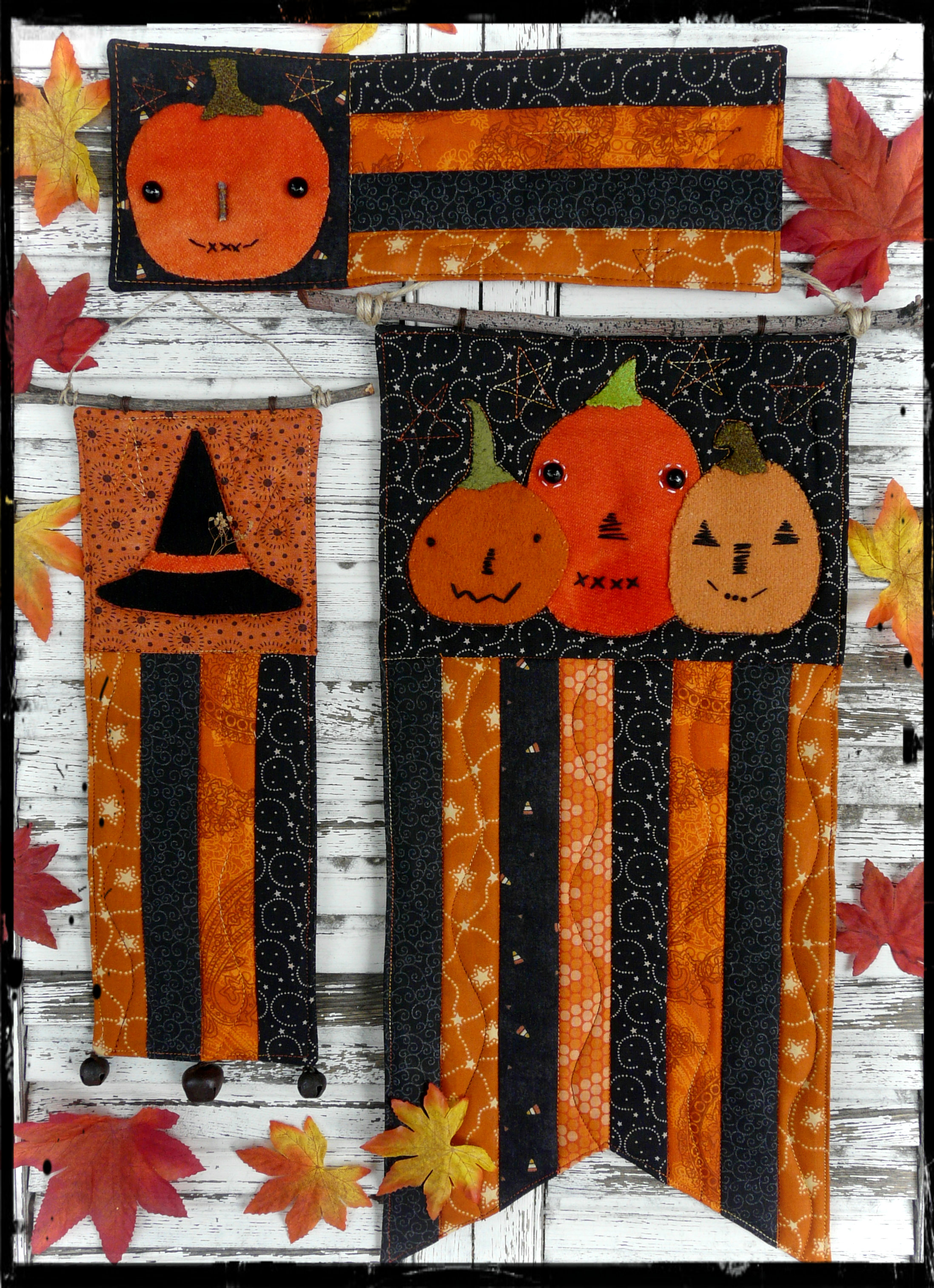 A vintage Halloween mini Quilts pattern 364 Shirley Hudson Designs