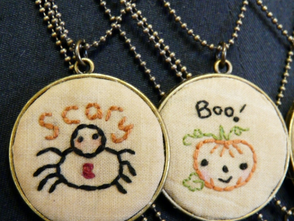 spider pumpkin pendant pattern embroidery design