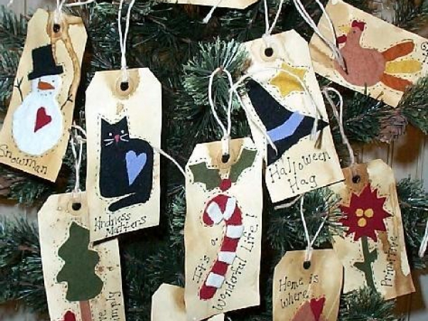 10 Primitive Holiday Tags & Ornies