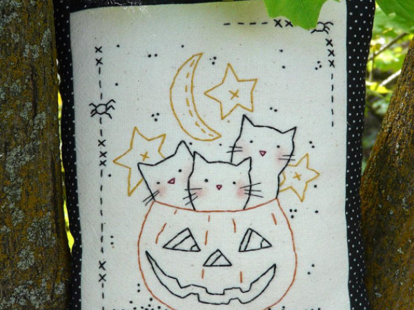 3 Cats in Halloween pumpkin Stitchery sheet pattern