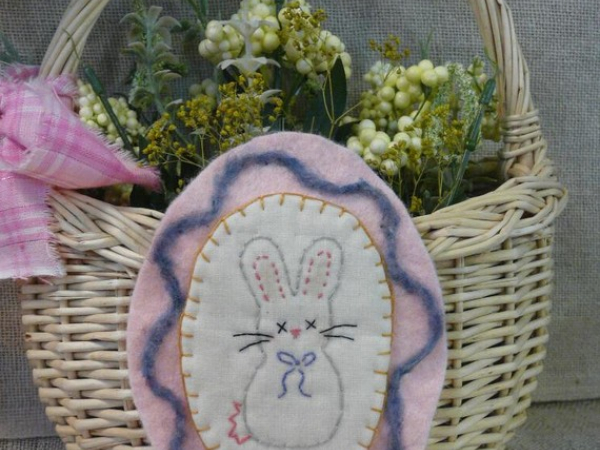 "Beautiful Spring" stitchery easter bunny pattern