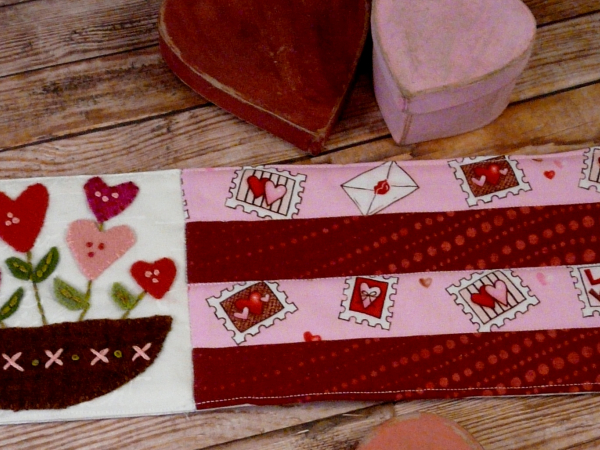 A vintage Valentine heart banner mini Quilts pattern