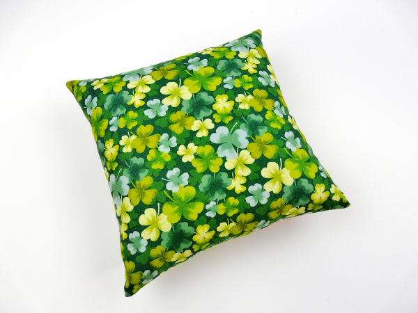 Shamrock cat pillow felt flowers pattern