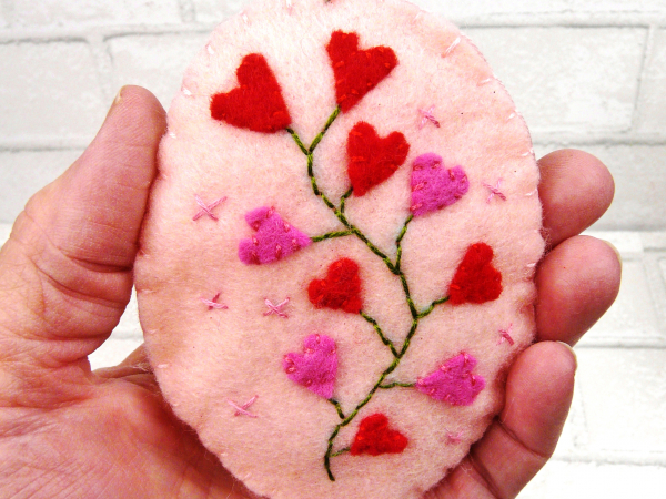 Sweet Valentine wool Ornaments Pattern 429
