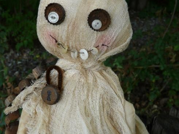 Prim Halloween "Boo" Ghost doll pattern