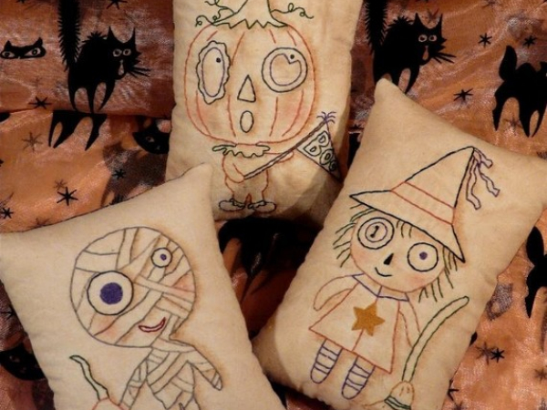 MONSTER MASH Stitchery pattern pillow tuck pin cushion mummy pumpkin witch