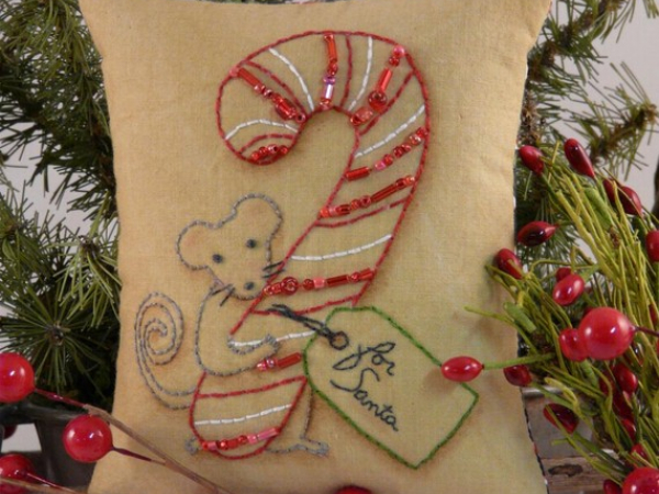 "For Santa" Mouse Stitchery pattern candy cane