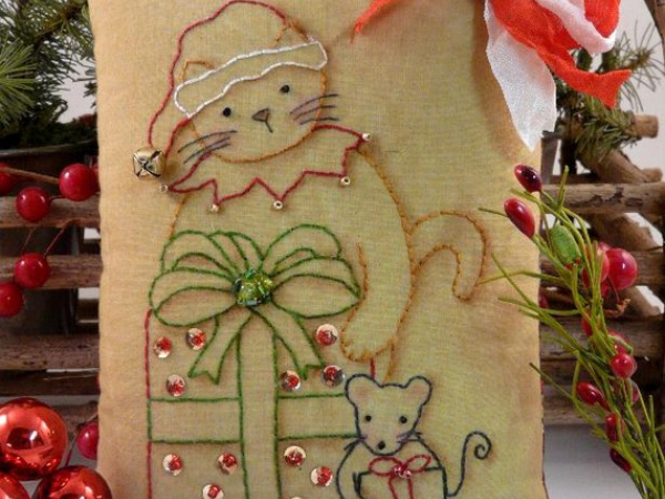 Santa claws & mouse Stitchery embroidery pattern