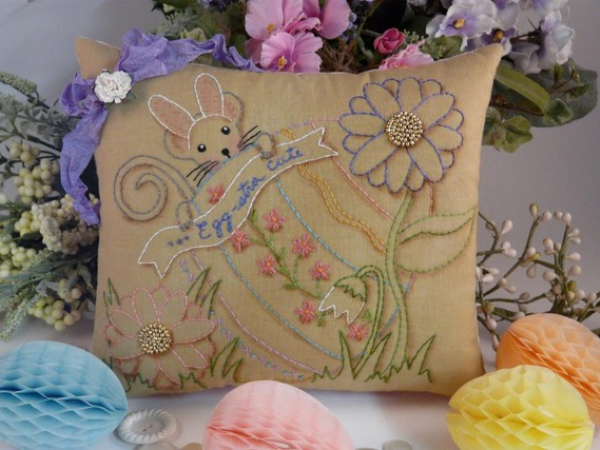 Egg-stra cute mouse Stitchery embroidery Pattern