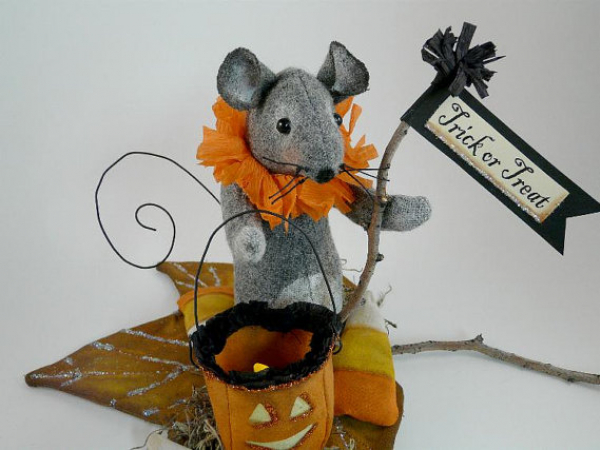 Trick or Treating Mouse and Lantern pattern doll