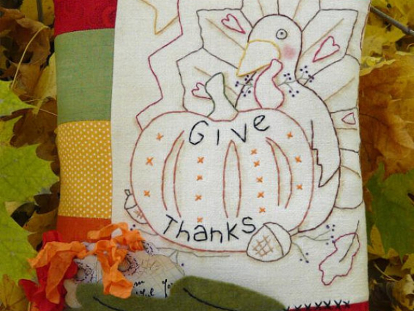 Give Thanks Stitchery pocket pillow Pattern