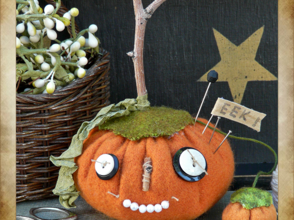 Prim Pumpkin pincushion Halloween pattern -  needle sharpener pin cushion 201