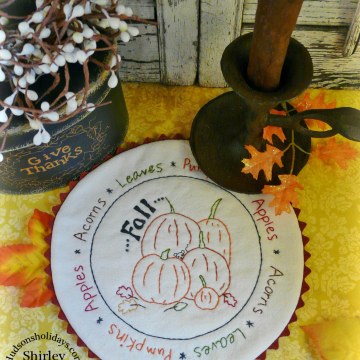 Fall's bounty candle mat embroidery pattern, #341 pumpkin mouse