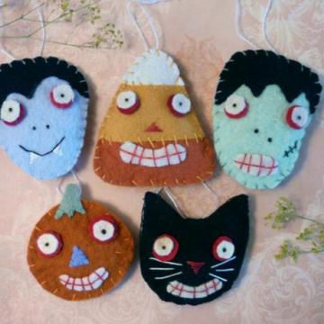 Halloween Wool Ornaments or pins pattern