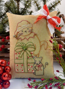 Santa claws & mouse Stitchery embroidery pattern