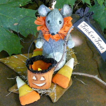 Trick or Treating Mouse and Lantern pattern