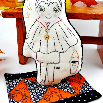 Halloween Dracula embroidery doll and mini Quilt pattern, #392