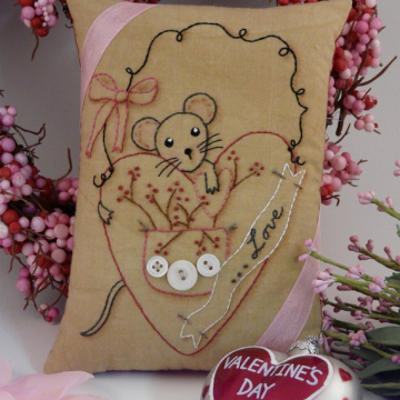 Sweet Mouse Valentine Stitchery pattern