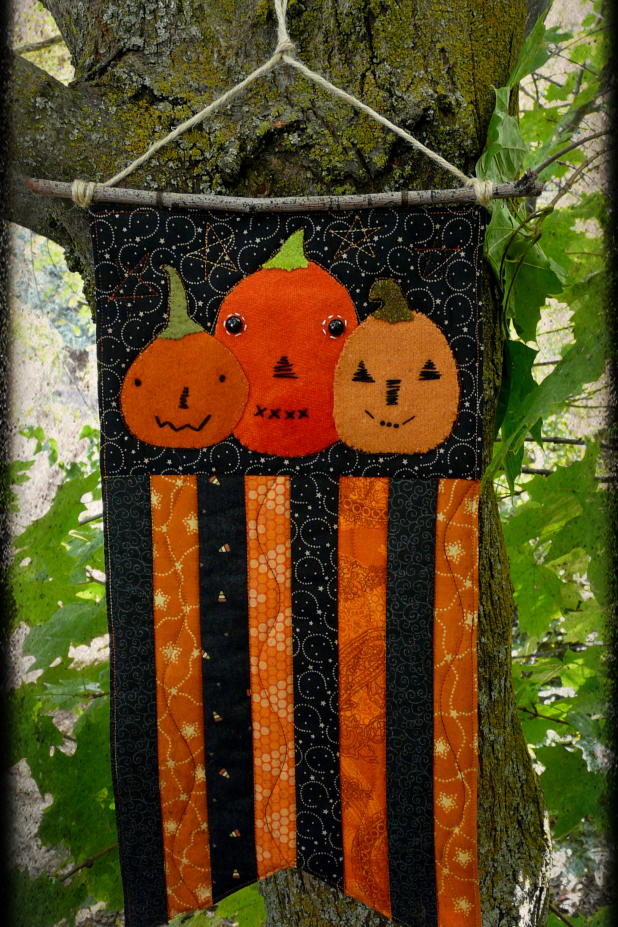 A vintage Halloween mini Quilts pattern  pumpkins