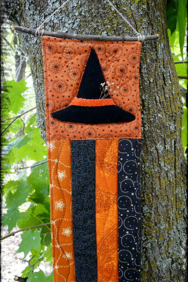 A vintage Halloween mini Quilts pattern witch hat