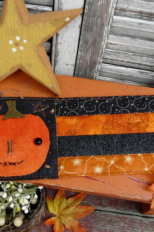 A vintage Halloween mini Quilts pattern table mat