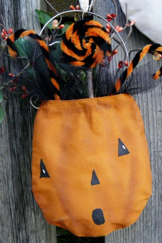 Goblins, ghouls and Ghosts.. oh My pattern- #365. Goblins, ghouls and Ghosts.. oh My pattern treat holder