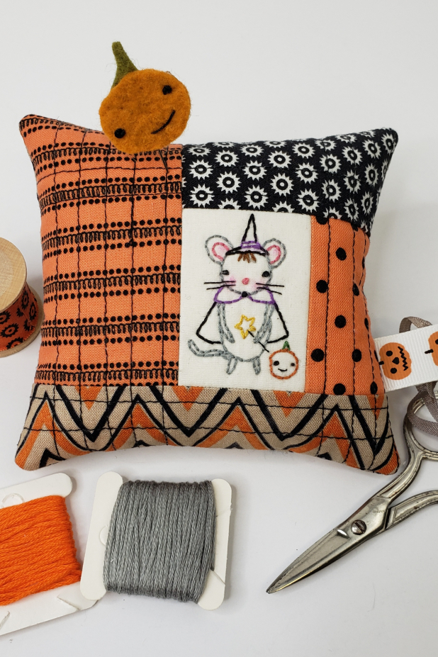 halloween quilted pincushions embroidery mouse Halloween Pinnie- Embroidery & quilted pincushion pattern #421