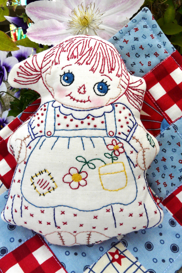 Raggedy gal embroidery doll and mini Quilt pattern Raggedy Ann doll - embroidery pattern with quilt