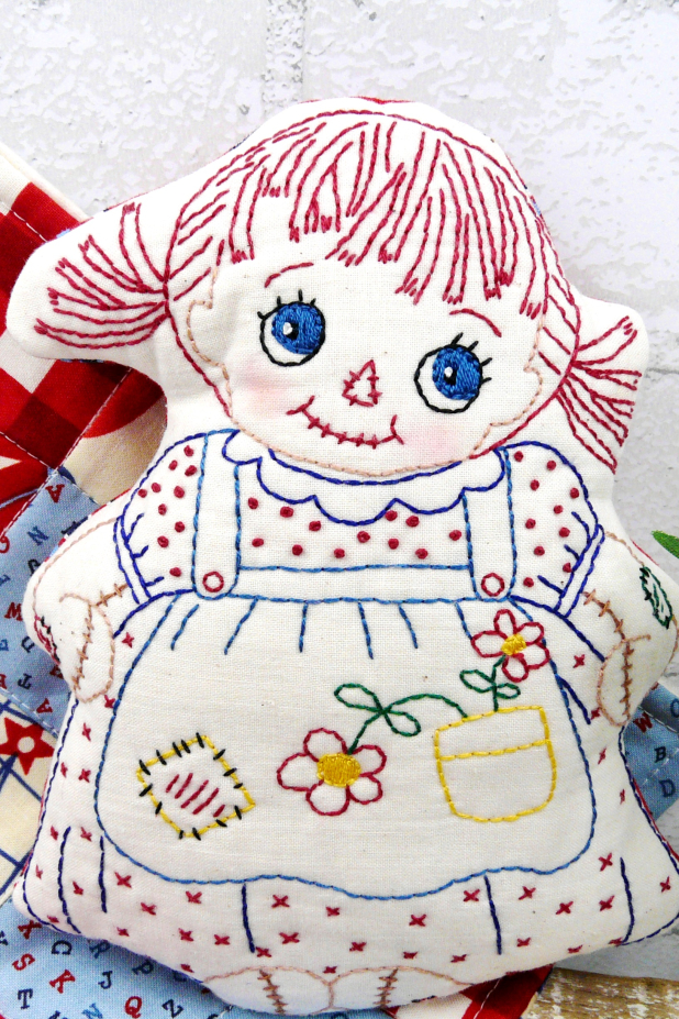 Raggedy gal embroidery doll and mini Quilt pattern Raggedy Ann doll - embroidery pattern with quilt