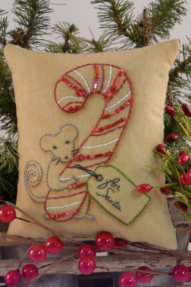 "For Santa" Mouse Stitchery pattern candy cane