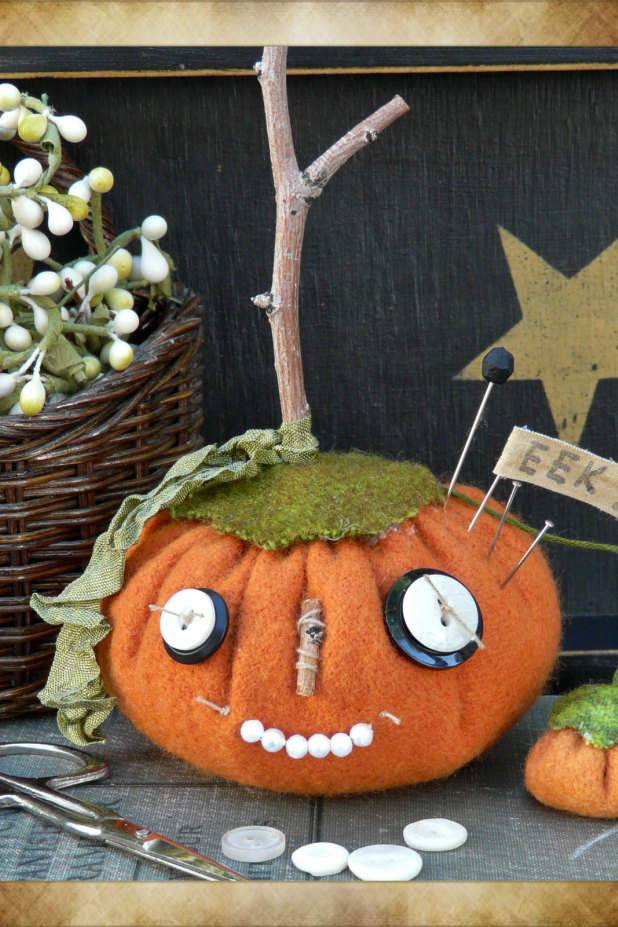 Prim Pumpkin pincushion Halloween pattern Prim Pumpkin pincushion Halloween pattern - needle sharpener pin cushion 201