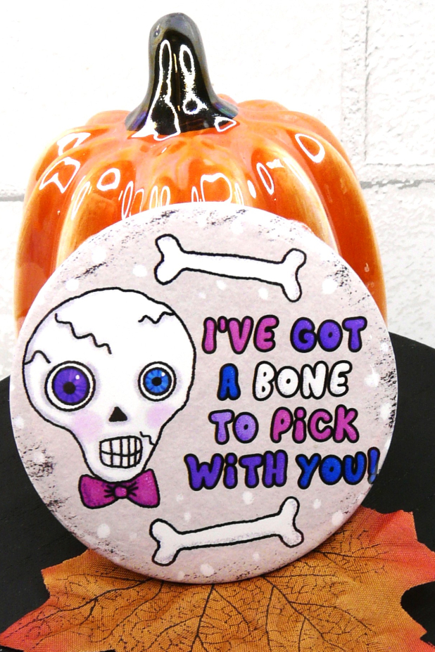 Skull bones art button 3 inches - Halloween Pin Skull bones art button 3 inches - Halloween Pin