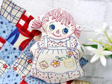 Raggedy Ann doll - embroidery pattern with quilt